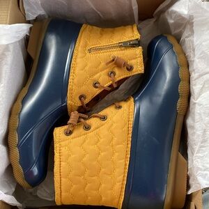 New! Sperry Saltwater Quilted Yellow and Blue Duck Boots